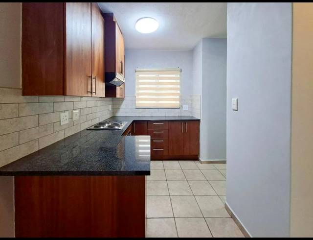 3 BEDROOM HOUSE FOR SALE IN MIDSTREAM ESTATE